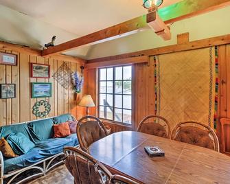 Charming Stop Island Cabin with Boat Dock and Beach! - International Falls - Dining room