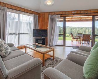 Whispering Pines Cottages - Norfolkön - Vardagsrum