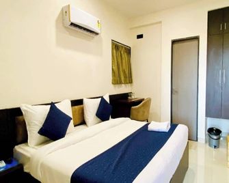 Hotel Urs Palace - Indore - Κρεβατοκάμαρα