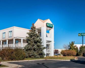 Quality Inn Toledo Airport - Holland - Building