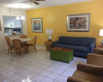 Surf Rider Resort - Pompano Beach - Living room