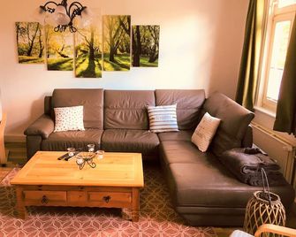 Ferienhaus Pape | 300 M² | 17 Guests | Sauna | Playroom | Private Garden + Bbq - Eslohe - Wohnzimmer