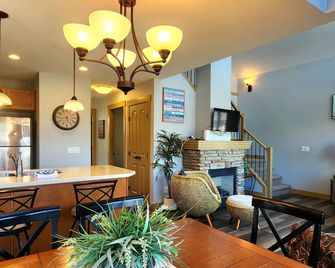 La Casa Cottage 321beautiful Lake View 3 Bedroom -Pf - Kelowna - Dining room