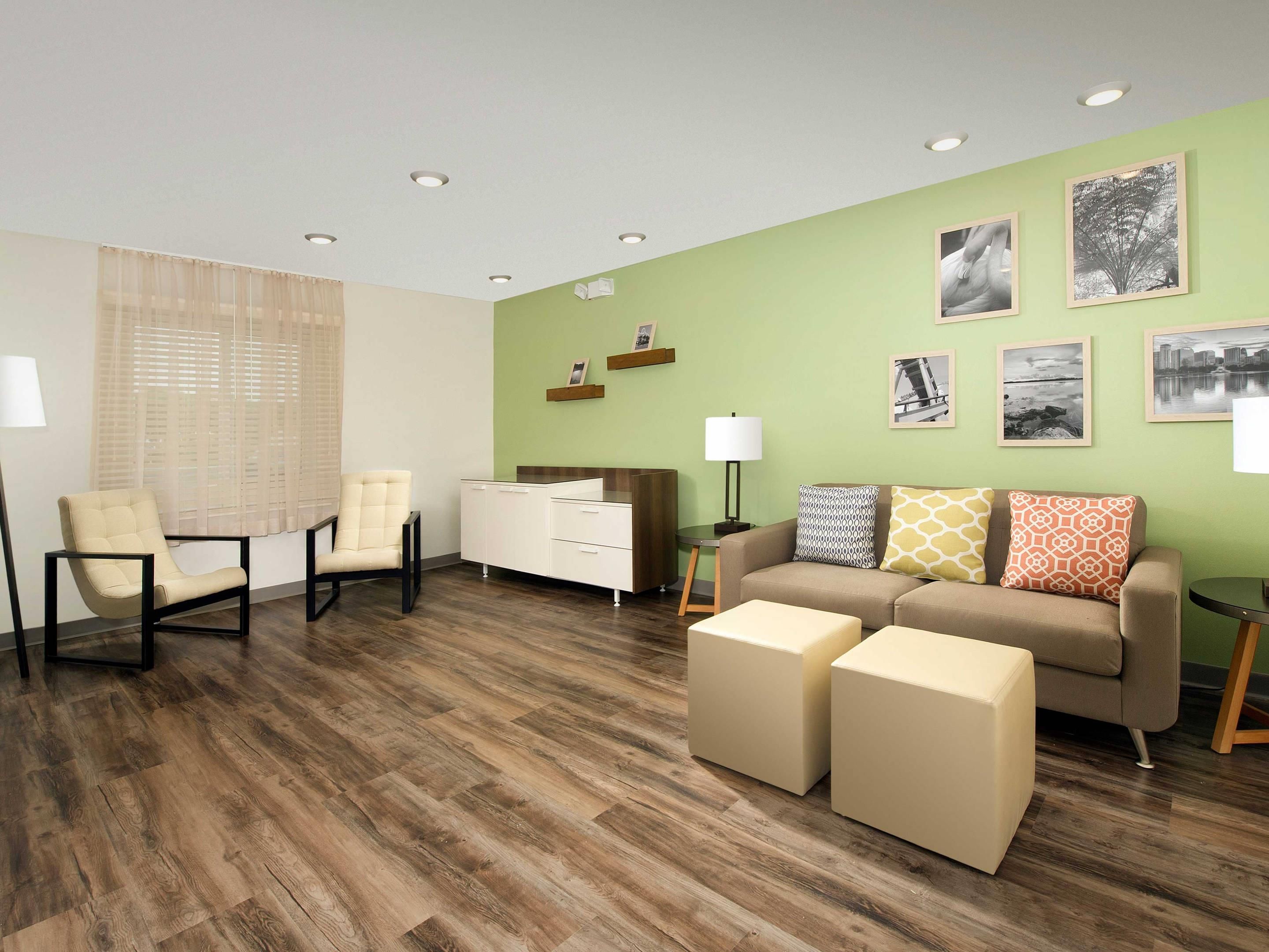 Woodspring Suites - מינוט - בניין