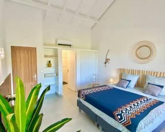 Beautiful suite S18, pool, sea view, next to paradise Pinel Island - Cul-de-Sac - Bedroom