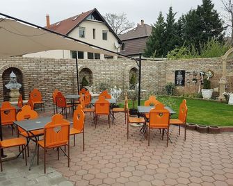 Attila Hotel Budapest - בודפשט - פטיו
