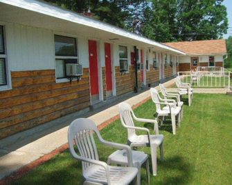 Robin Hood Motel - סאראטוגה ספרינגס - פטיו