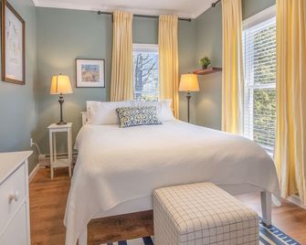 Well-Appointed Downtown BarHarbor /Walk to Everything/ Mins to Acadia - Bar Harbor - Bedroom