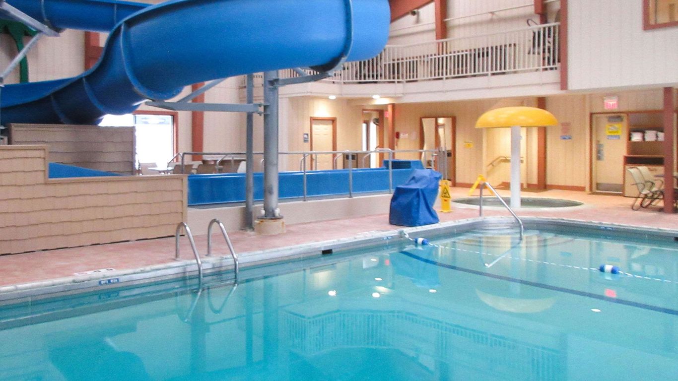 Quality Inn and Suites Detroit Lakes