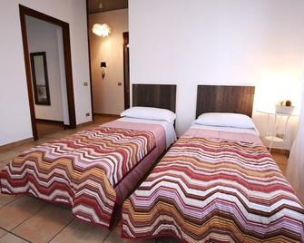 Bed And Breakfast D&D - Cardano al Campo - Bedroom