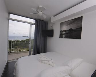 El Faro Beach Hostel - Manuel Antonio - Bedroom