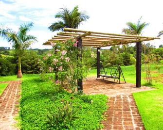 Voa Hotel Fazenda Topada - Baependi - Patio