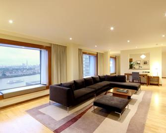 Canary Riverside Plaza Hotel - London - Living room