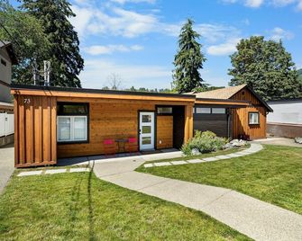 Riverside by Cowichan Lake Cottages - Lake Cowichan - Building