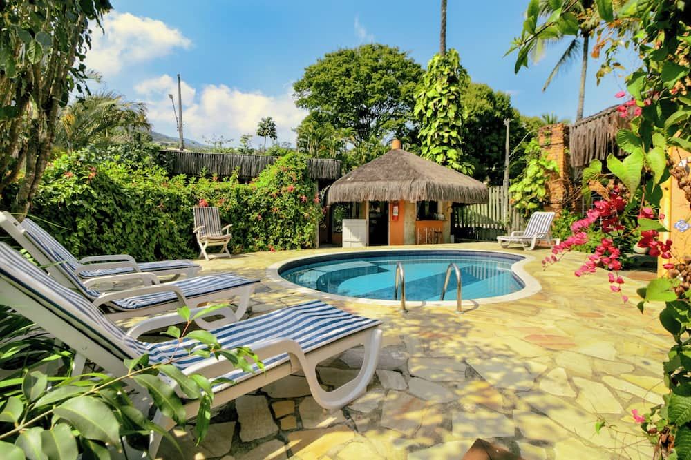 فيلين بوزادا بونتا دو بيكيه - إلهابيلا - حوض السباحة