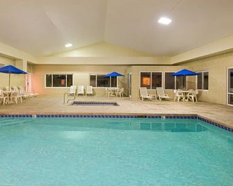 Studio 6 Suites Fremont, Oh - Fremont - Pool