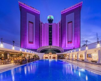 جراند باشا ليفكوسا هوتل آند كازينو آند سبا - نيكوسيا - حوض السباحة