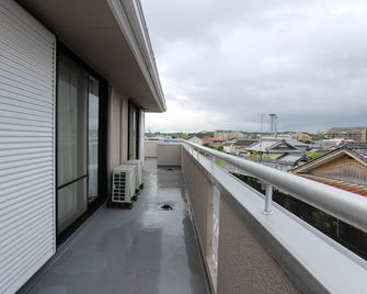 Entire home hosted by Nishi 13 guests5 bedrooms8 beds25 bathrooms / Shima Mie - Shima - Balcón