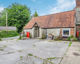 The Old Bull Stall - Wincanton - Building