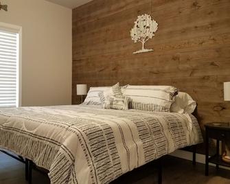 Cabin At Oak Hollow Campground - Located Between St Patrick And Lake Of The Oaks - St Patrick - Chambre