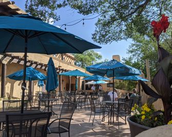 Sagebrush Inn & Suites - Taos - Building