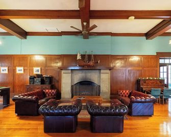 اي ٕي نسيو كا ستيجيايبيرتش - نيوكاسل - ردهة