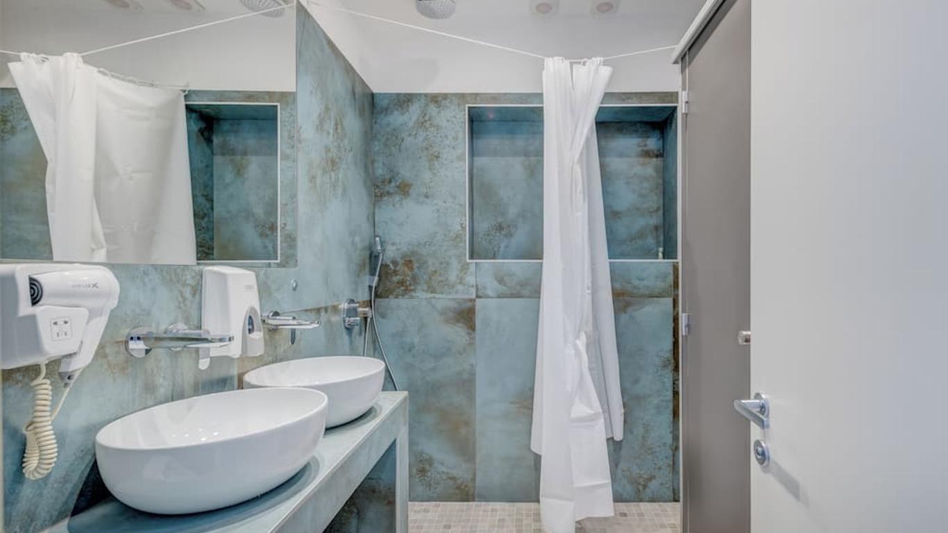 Adriatic Hostel - Youth Only