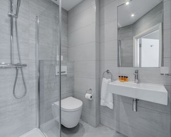 Victor Hotel - London - Bathroom