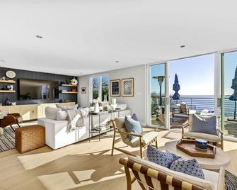 Experience the Pinnacle of Coastal Living at Harbour House - Half Moon Bay - Living room