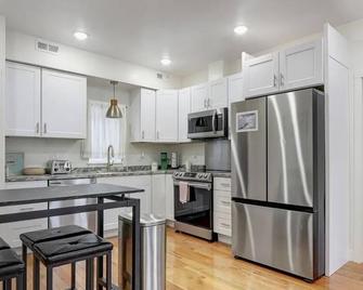 2-bedroom house with WiFi in East Anchorage - Anchorage - Cocina