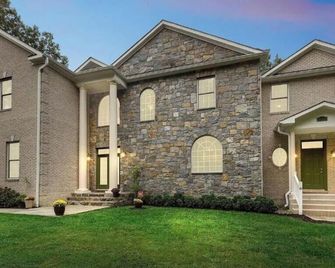 Magnificent Water Front Property - Solomons - Edificio