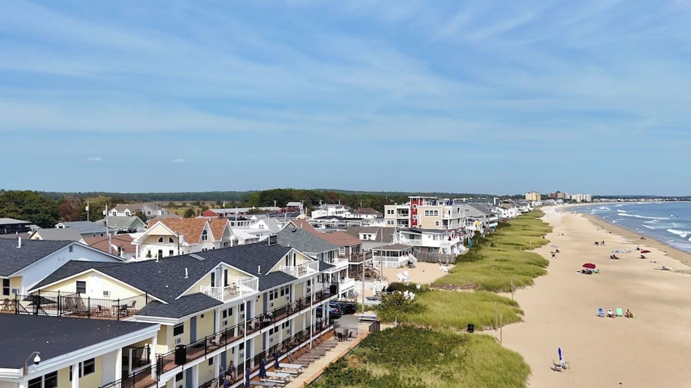 Abellona Inn & Suites