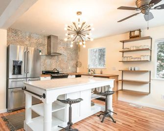 Alpine Bay by AvantStay - Incline Village - Kitchen