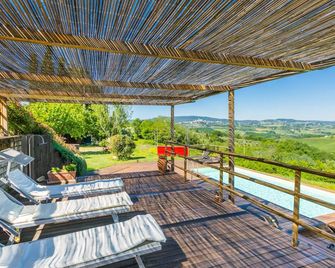 Holiday Home Podere San Lorenzo by Interhome - San Gimignano - Balcón