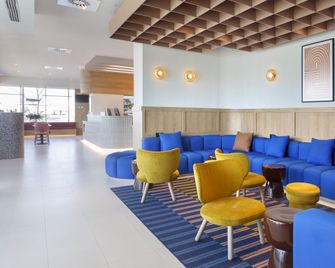 Holiday Inn Express Pamplona By IHG - Pamplona - Lounge