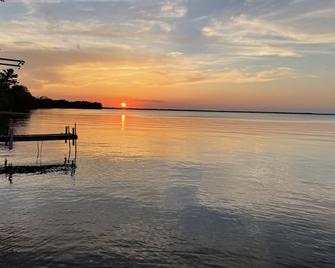 Escape to your own cabin with a private dock on the Petenwell Flowage. - Arkdale - Playa