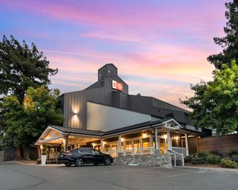 Best Western Plus Inn at The Vines - Napa - Building