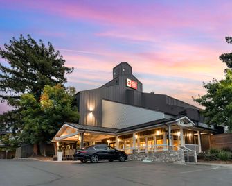 Best Western Plus Inn at the Vines - Napa - Gebäude