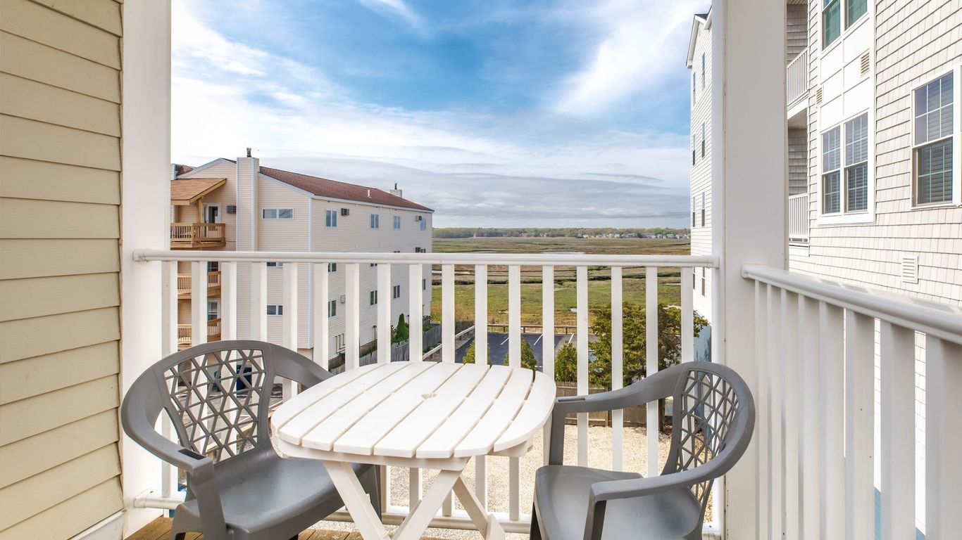 Atlantic Breeze Suites