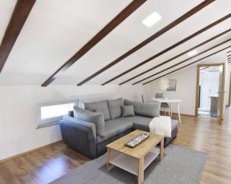 Große Villa Alina mit Swimmingpool in Meeresnähe - Savudrija - Wohnzimmer