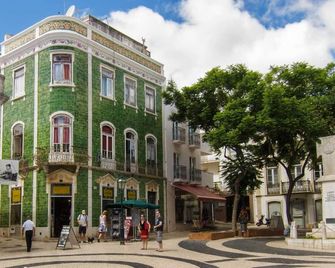 Beautiful luxury apartment with 4 Pool passes, WiFi & UK TV available - Lagos - Building