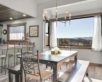 Colorado Dream Vacation!5 min to Lake House!Next to nothing,close to everything! - Evergreen - Їдальня