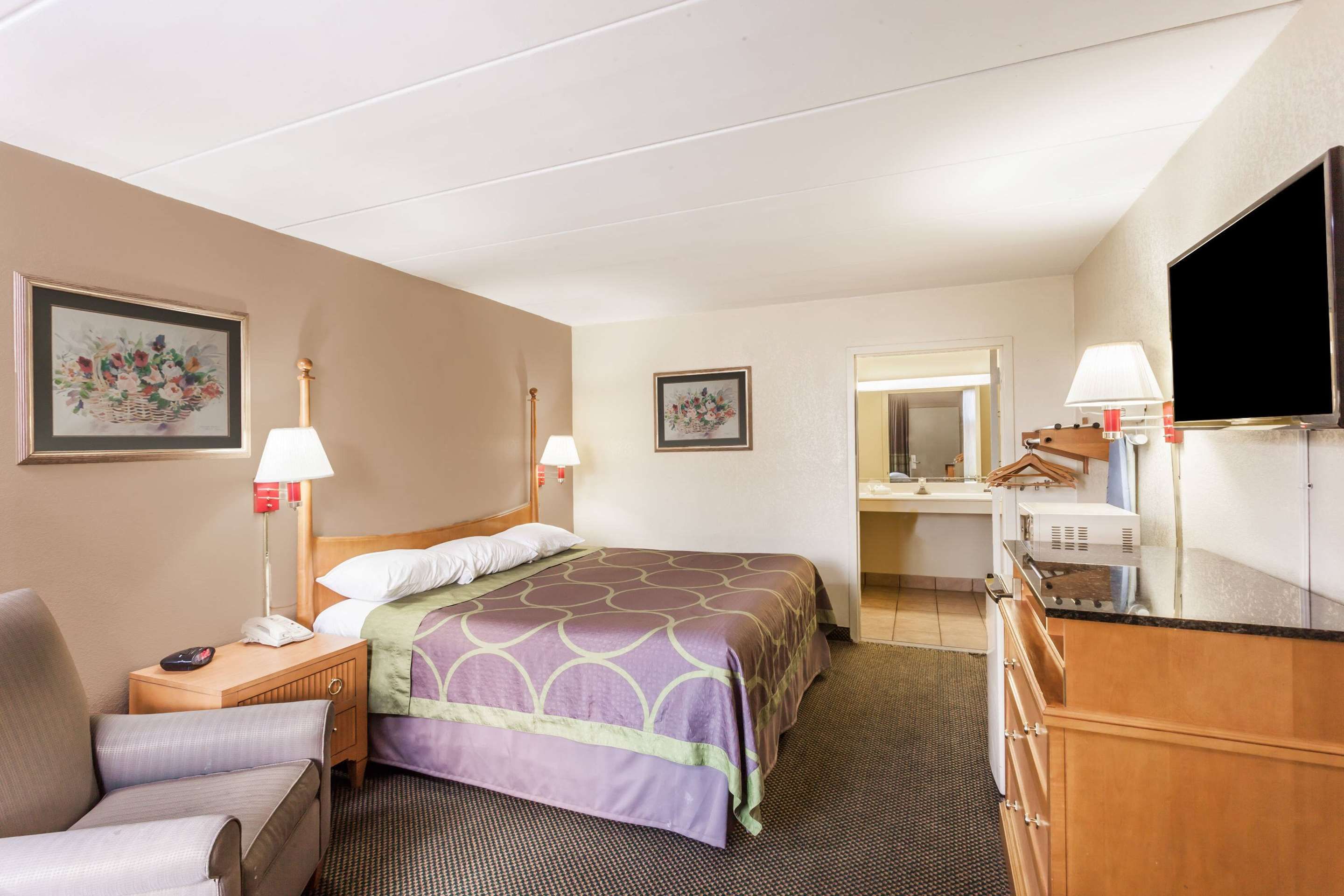 Super 8 by Wyndham Manassas - Manassas - Makuuhuone