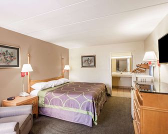 Super 8 by Wyndham Manassas - Manassas - Bedroom