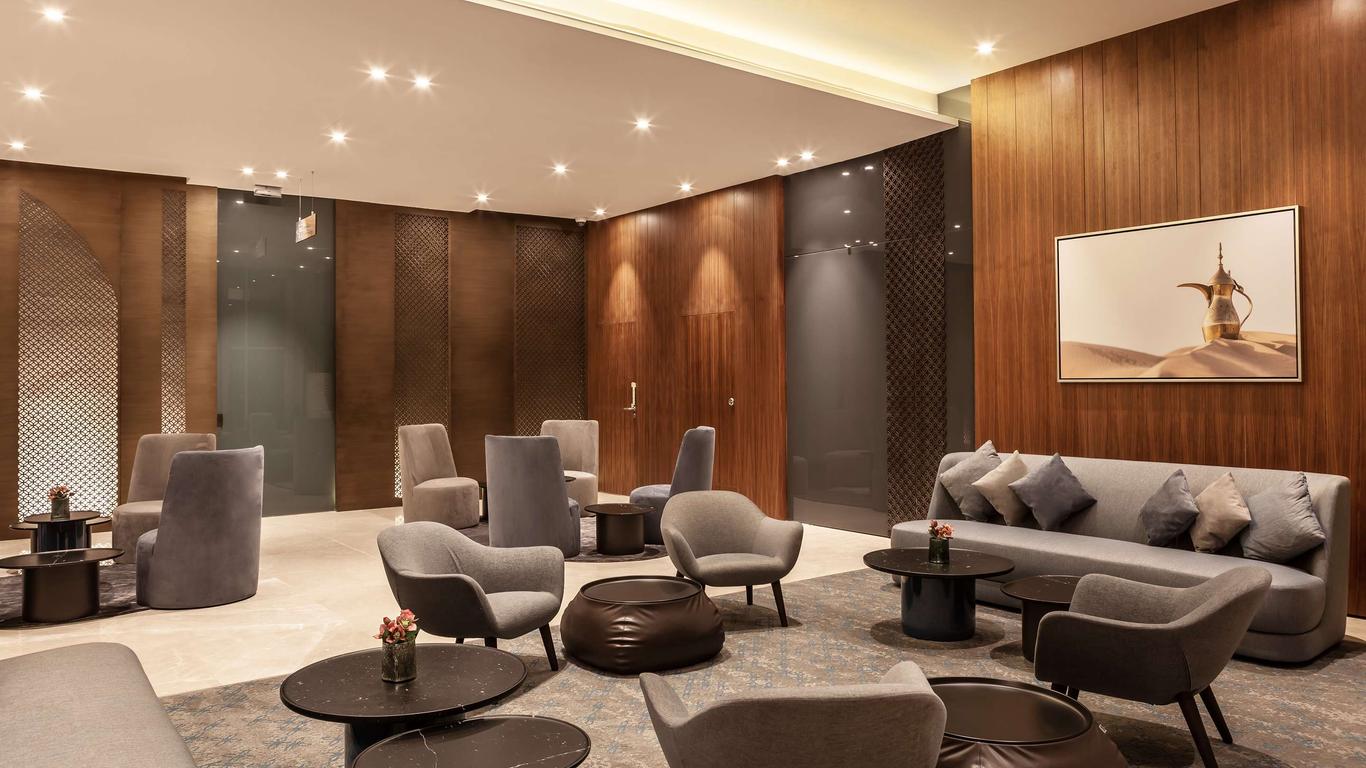 دبل تري باي هيلتون دبي الجداف