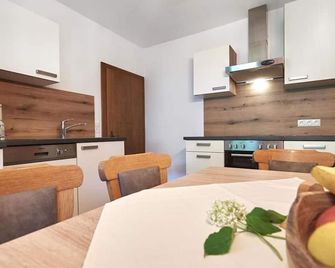 Apartment (4-6 pers./2 bedrooms) - Pension Erz-Anger - פלאכאו - מטבח