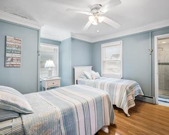 4 Houses From the Beach!! - Atlantic City - Bedroom