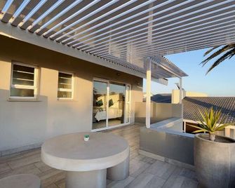 Niche Gusethouse - Walvis Bay - Balcony