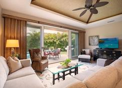 Stylish Home w/Mauna Kea Views, A/C, Pool, & Spa. Mauna Lani KaMilo Home 424 - Puako - Living room