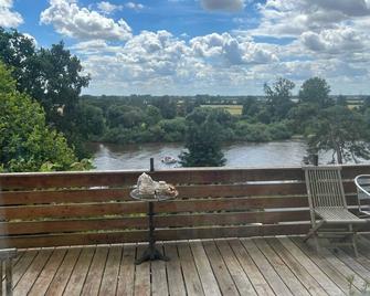 Sehr Ruhig Gelegenes Ferienhaus mit Großem Garten Direkt an der Weser - Achim - Balkon